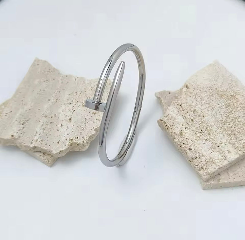 Diamare Nail Bracelet