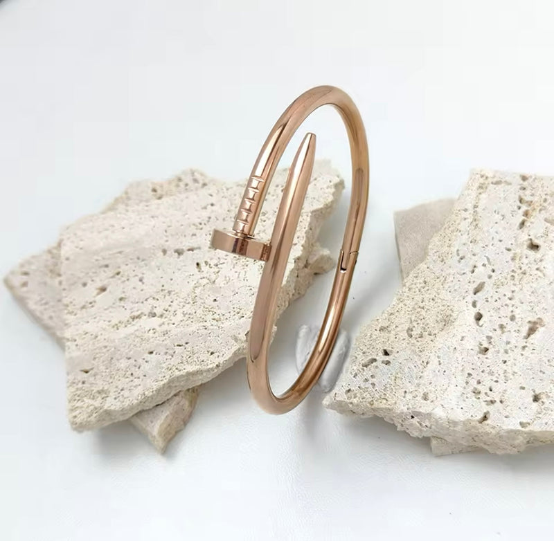 Diamare Nail Bracelet