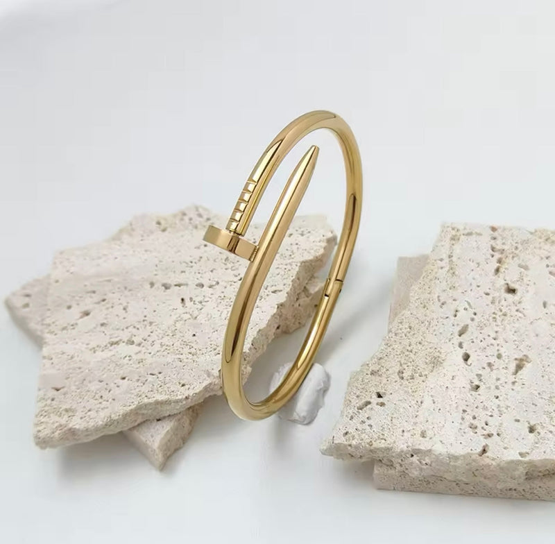 Diamare Nail Bracelet