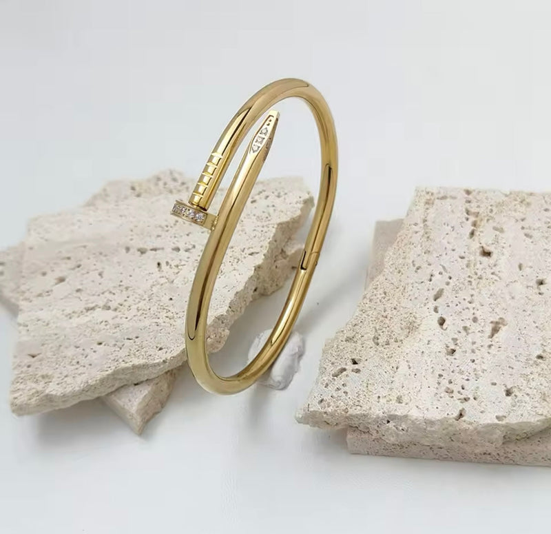 Diamare Nail Bracelet