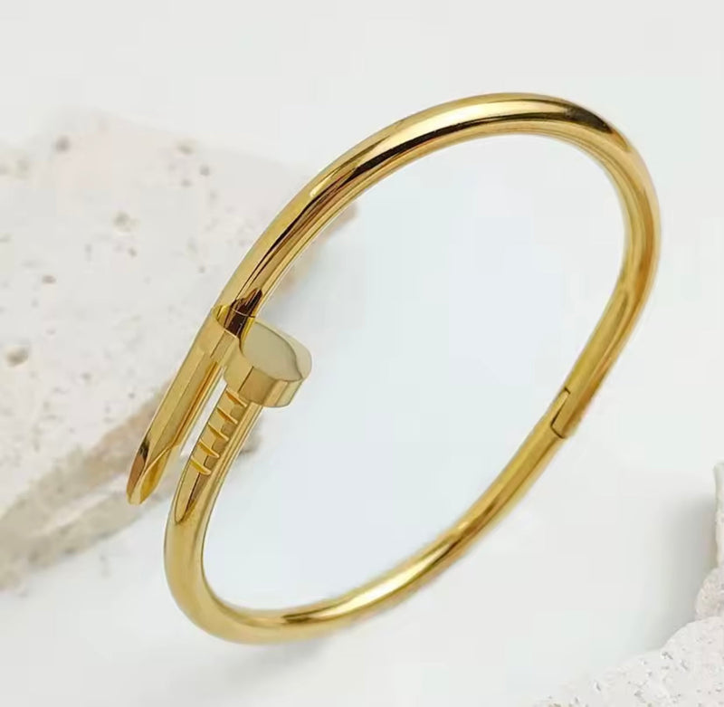 Diamare Nail Bracelet